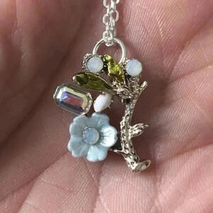 Pretty Spring Floral Flower Antique Style Pendant Necklace Silver B NWT